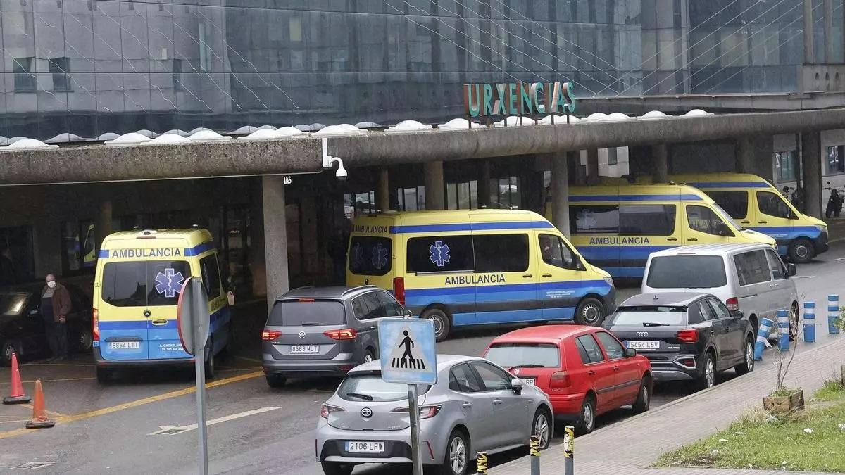 Ambulancias a las puertas del Hospital Clínico de Santiago