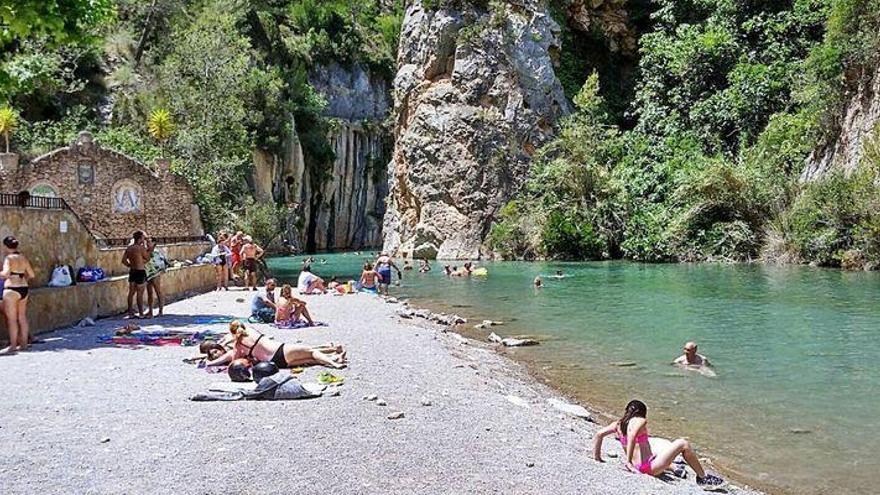 La Fuente de Baños de Montanejos bate registros con 100.000 usuarios este verano