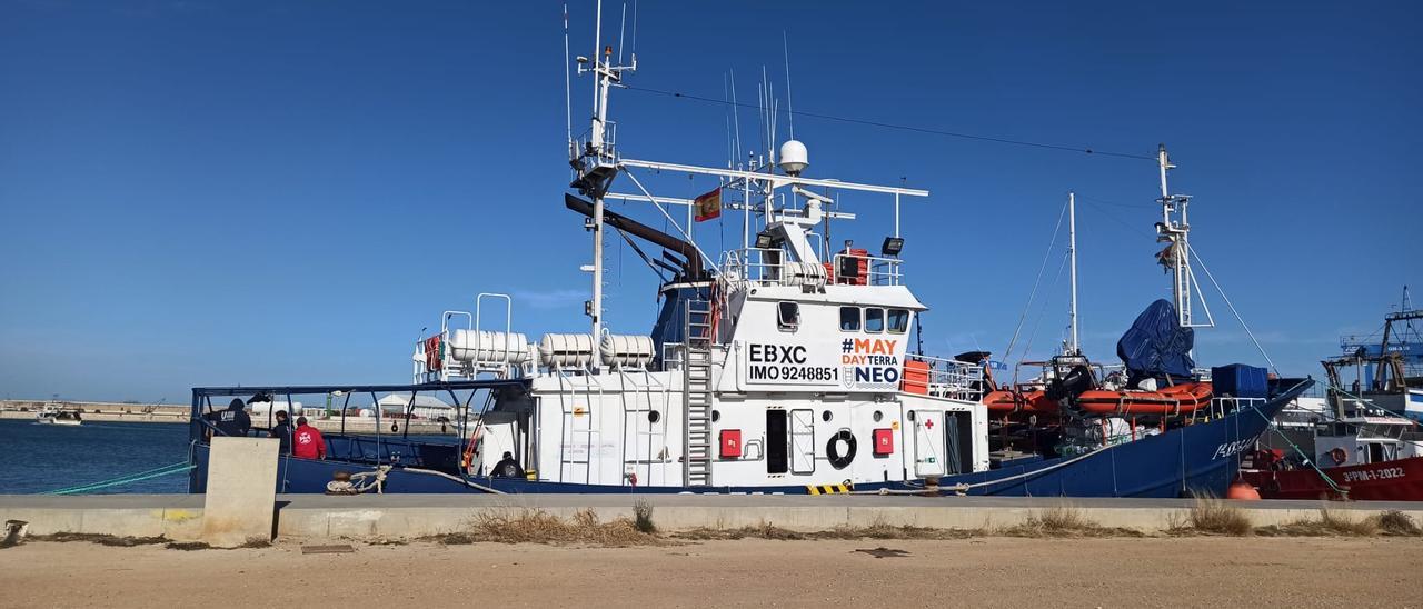 Imagen del barco &#039;Aita Mari&#039;, que atracó en el puerto de Vinaròs el martes por la tarde.