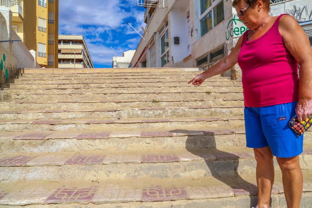 Deficiencias en accesos a la playa del Acequión