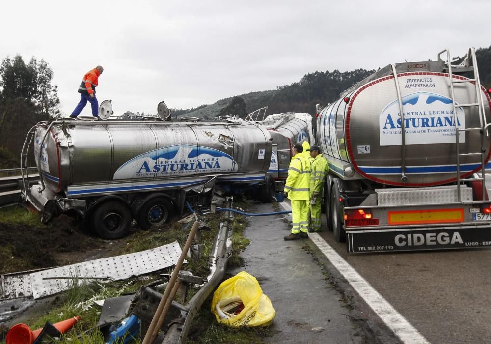 Un accidente en la "Y" provoca varios kilómetros de atasco  en dirección Oviedo