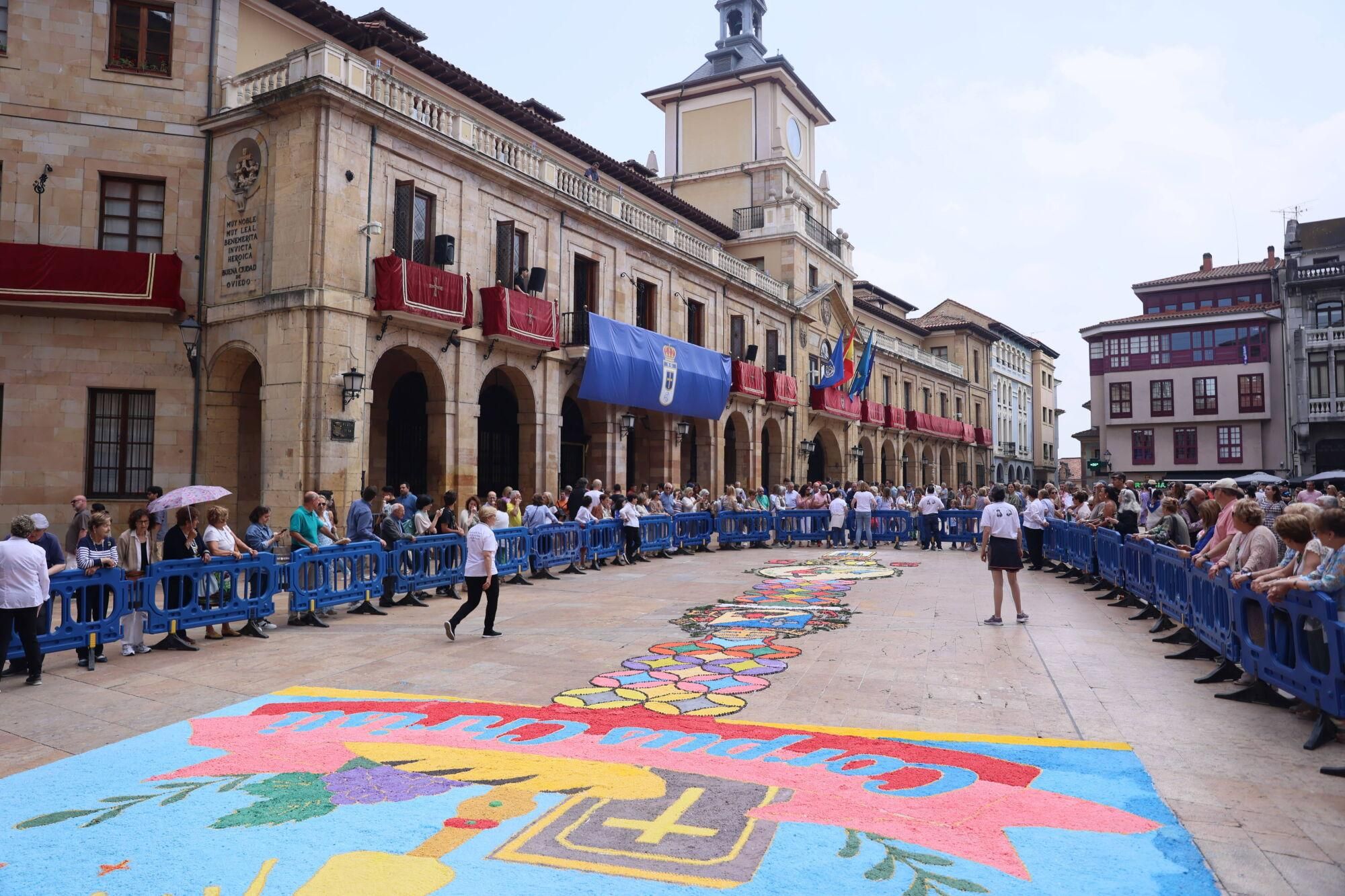 Así fue la misa del Corpus Christi en la catedral de Oviedo.