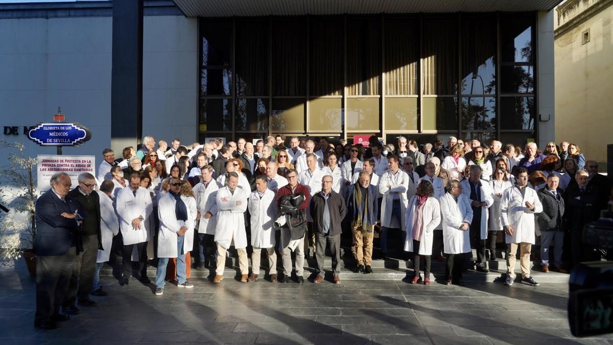 Protesta de los médicos de la sanidad privada en Sevilla.
