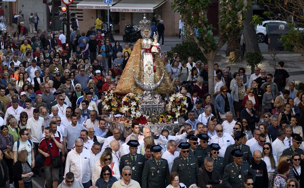 Murcia despide a la Fuensanta con flores y emoción