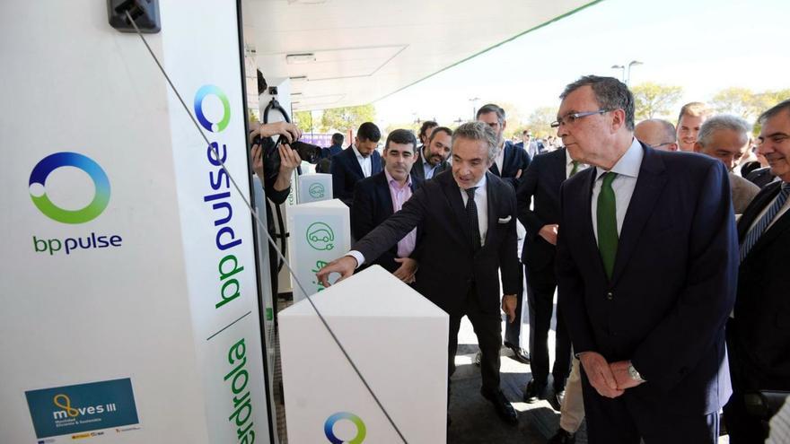 El alcalde de Murcia asistió este lunes a la inauguración de la estación.   | AYTO. MURCIA