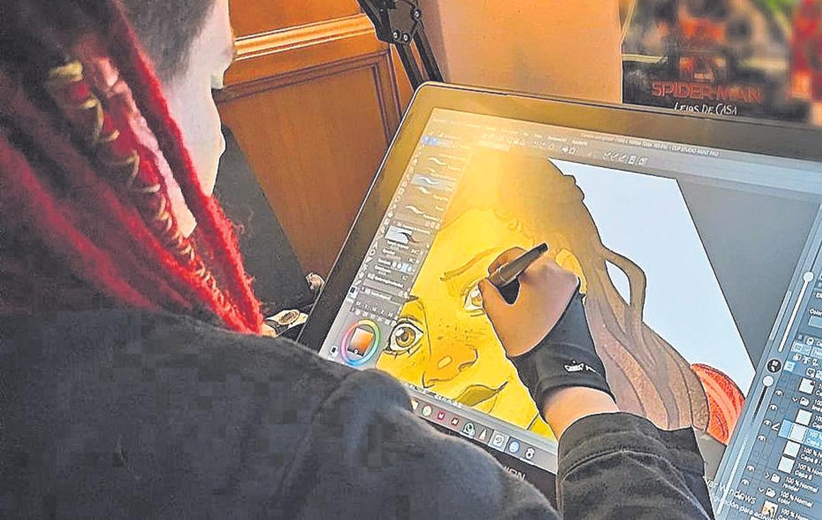 Gema ilustrando en digital