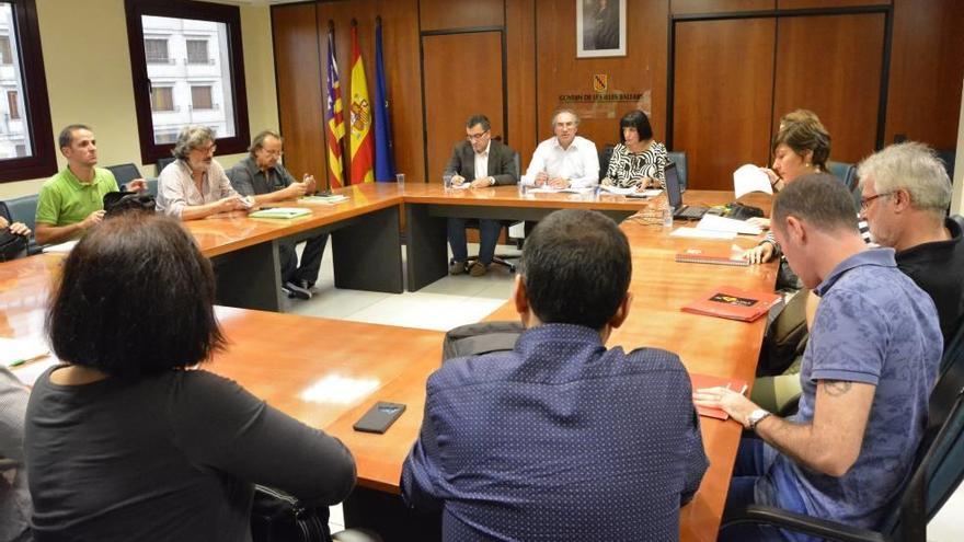 La mesa sectorial de enseñanza pública se celebró ayer en la sede de Educación.