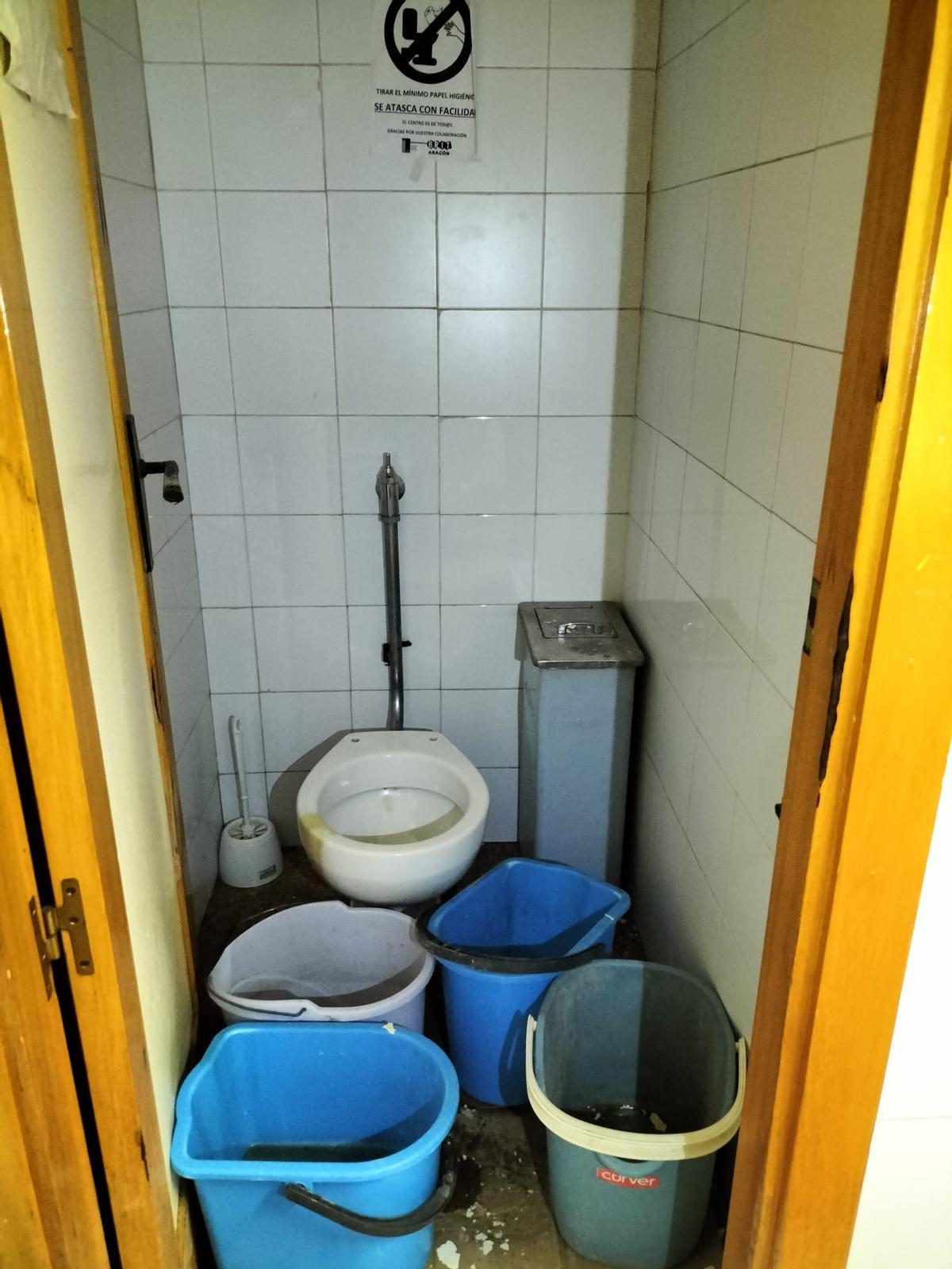 Goteras en el IES Ramón Pignatelli de Zaragoza.