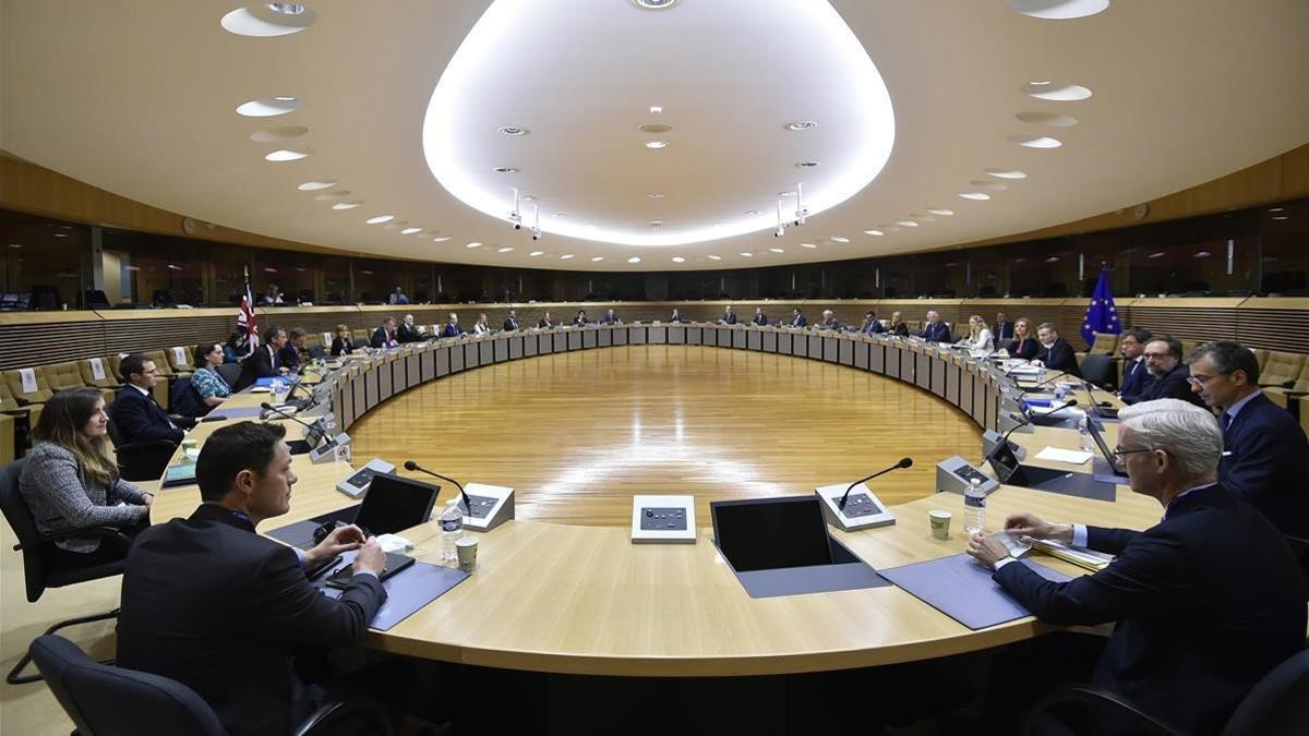 Mesa negociadora con las delegaciones de la UE y del Reino Unido, en Bruselas.