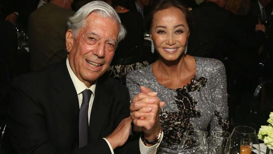 Mario Vargas Llosa e Isabel Preysler, en una imagen tomada en 2015 en Nueva York. |   // LOC