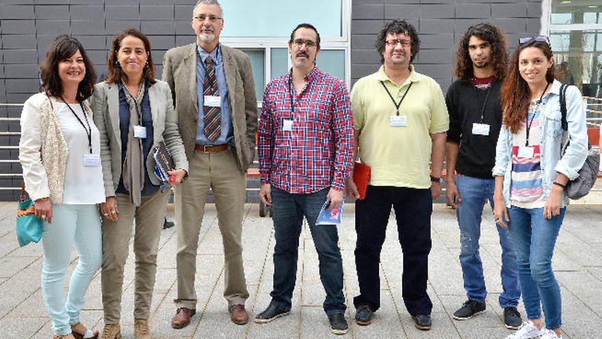 Los miembros del Grupo de Investigación en Medio Ambiente y Salud, coordinado por Luis Domínguez Boada (3i), ayer, antes del encuentro.