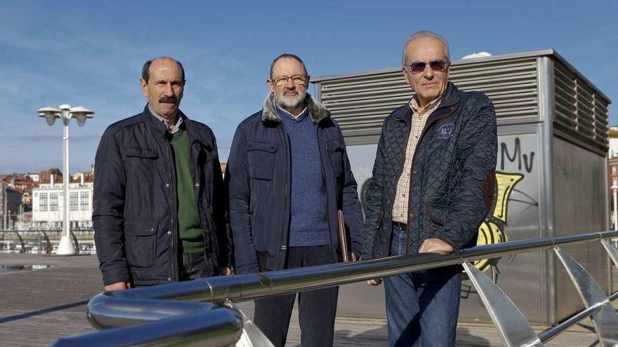 Manuel Sastre, Pedro Manuel Bruña y Ángel Rubiera, actual directiva de la Unión Ciclista Gijonesa.