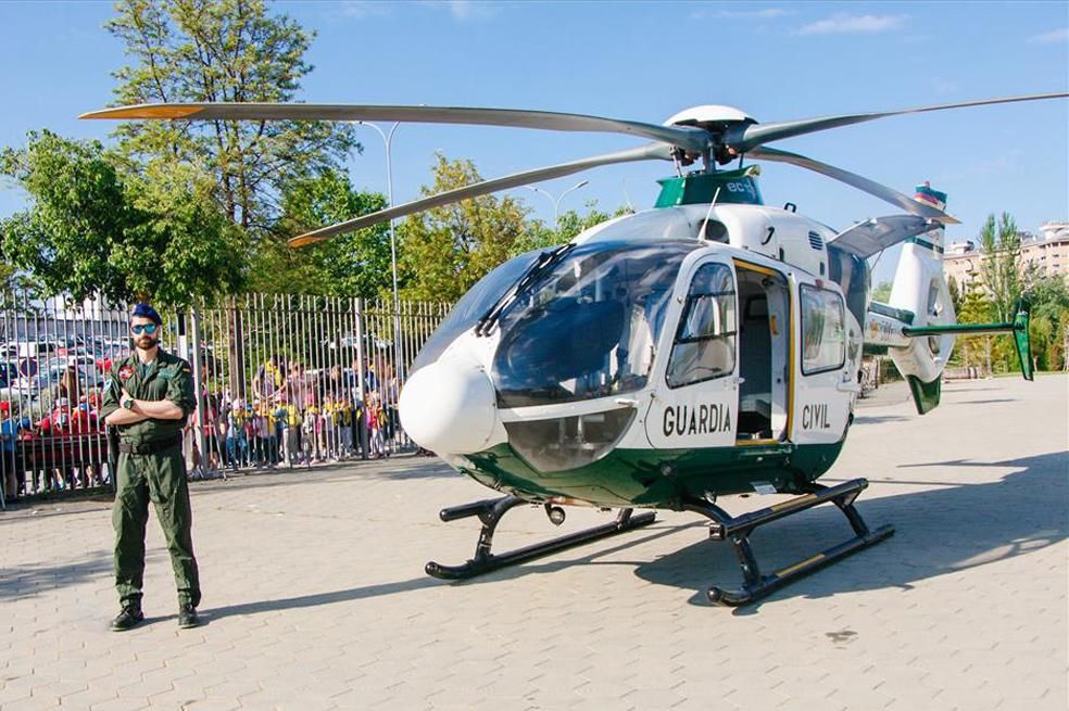 La Guardia Civil se rodea de niños en Cáceres