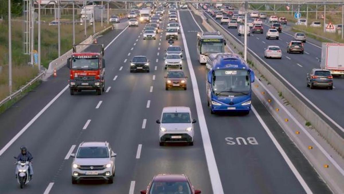 La DGT ampliará estos carriles y endurecerá su uso en las carreteras durante 2026