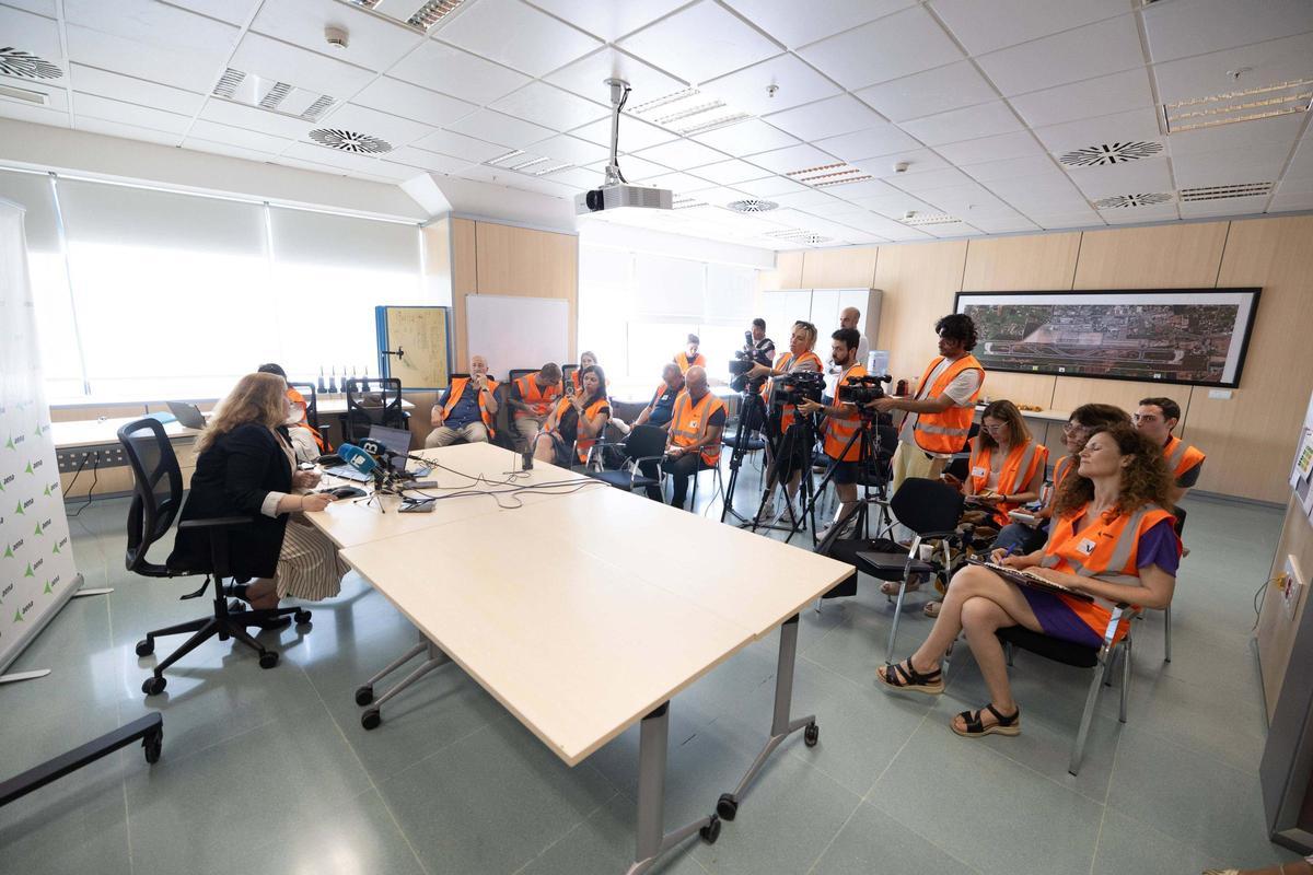 AENA insiste en que no va aumentar el número de vuelos ni de pasajeros en el aeropuerto de Ibiza
