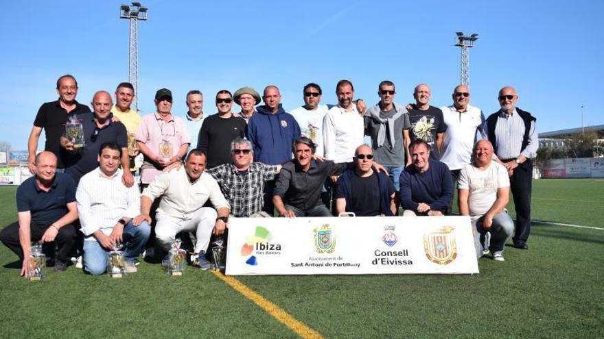 Los jugadores que formaban el equipo juvenil del ascenso recibieron un homenaje. | SDP