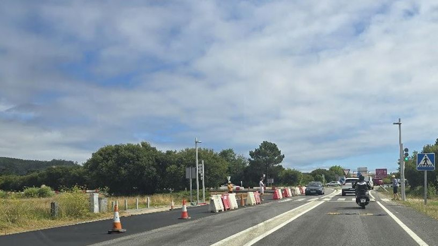 Completan la obra del carril llamado a reducir los atascos en A Lanzada