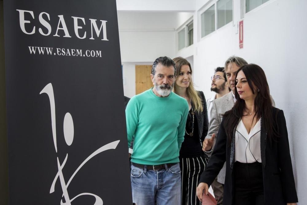 Antonio Banderas visita la escuela de teatro ESAEM.