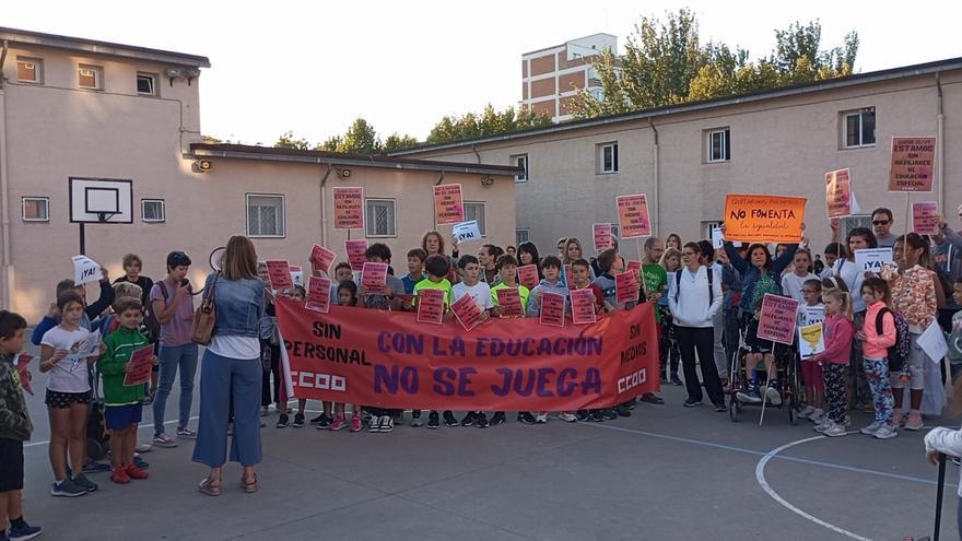 Nueva jornada de protestas en los centros educativos por la falta de auxiliares de Educación Especial