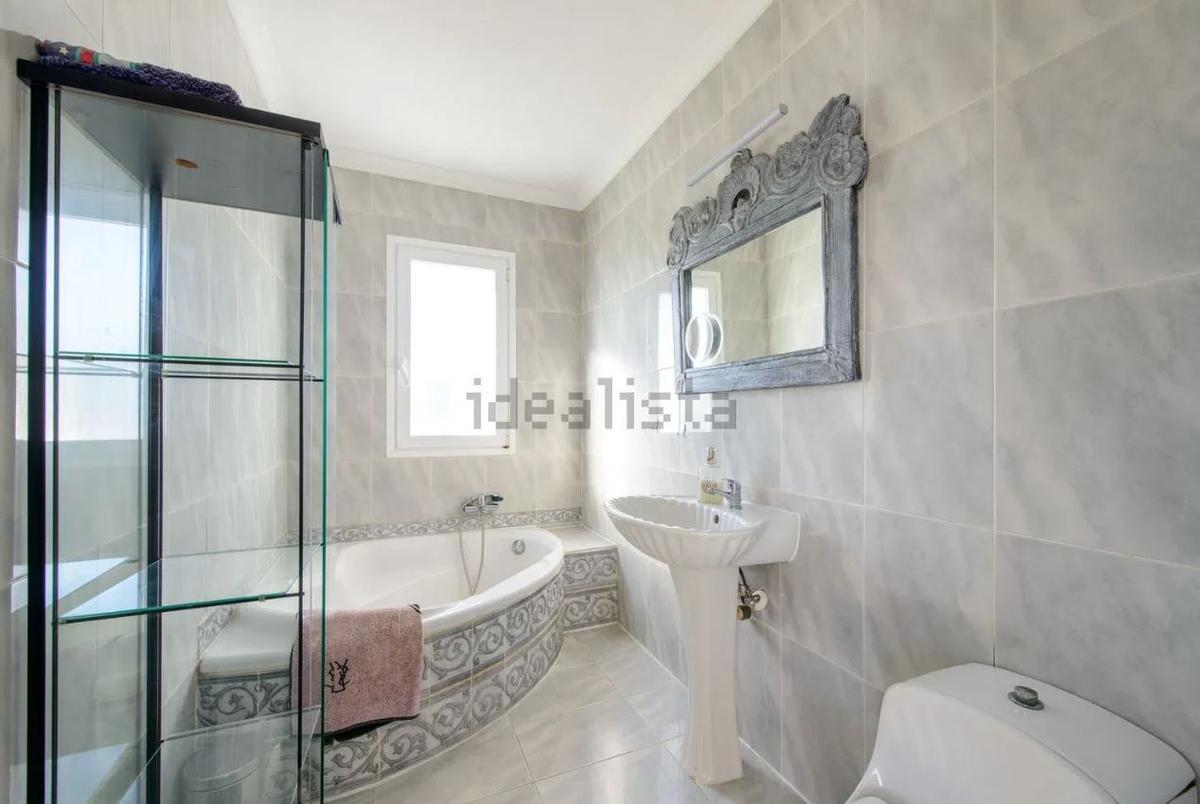 ¿Ibiza o en Santorini? A la venta una peculiar villa de lujo por 3,5 millones en Sant Jordi