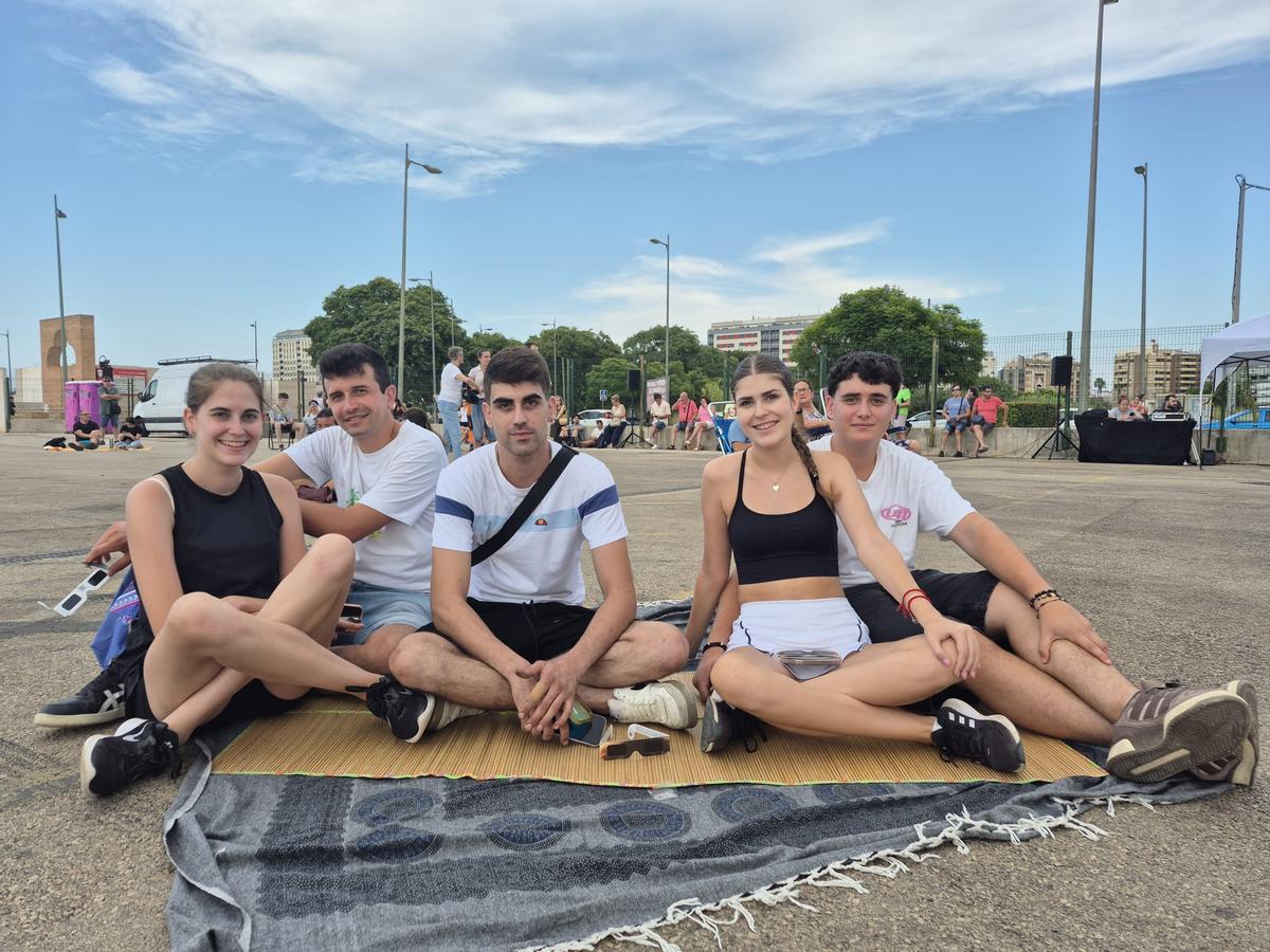 Jóvenes de Bellús en la observación guiada celebrada en Alzira.