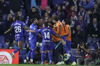Satriano salva a un Getafe con 10 en el debut de Carvajal