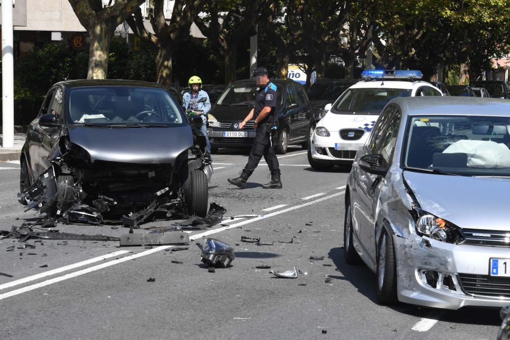 Un accidente corta el tráfico en Manuel Murguía