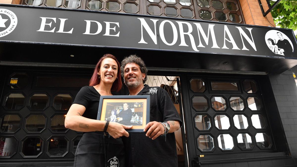 Sofía y Raúl, actuales propietarios de El de Norman, en Os Castros