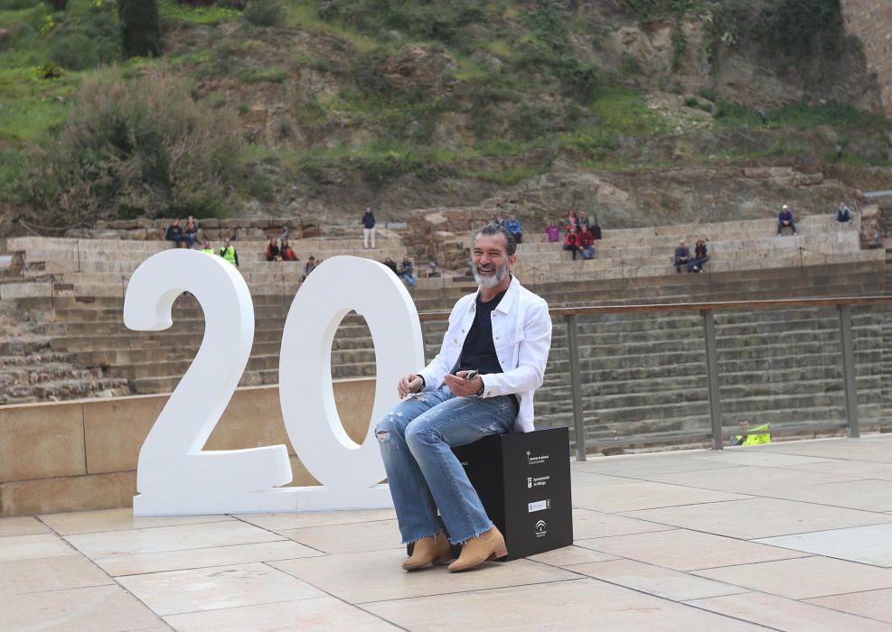 Photocall en la calle Alcazabilla antes del encuentro con la prensa