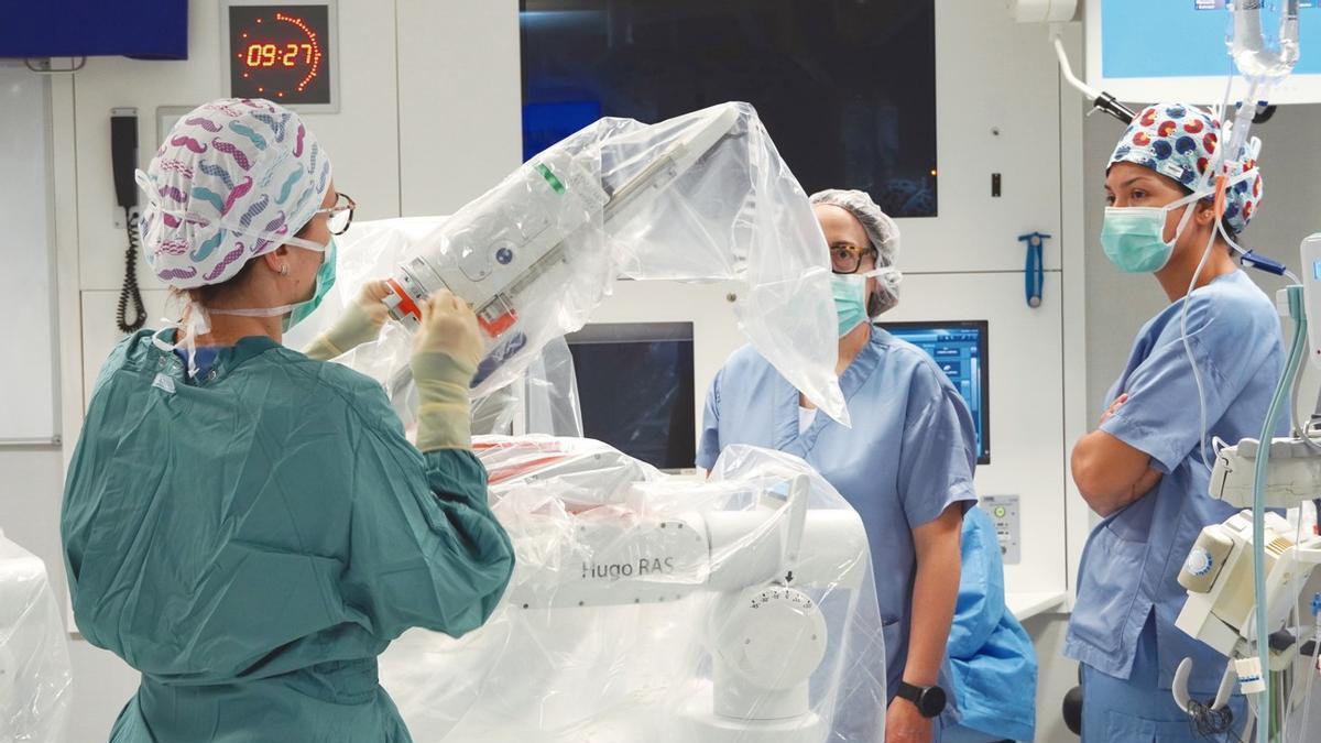 Imatge de cirurgia robòtica a l’hospital Sant Joan de Déu de Manresa