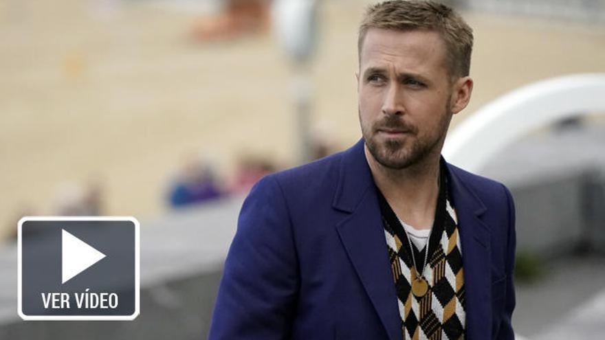 Gritos, aplausos y &#039;selfis&#039; para recibir a Ryan Gosling en San Sebastián