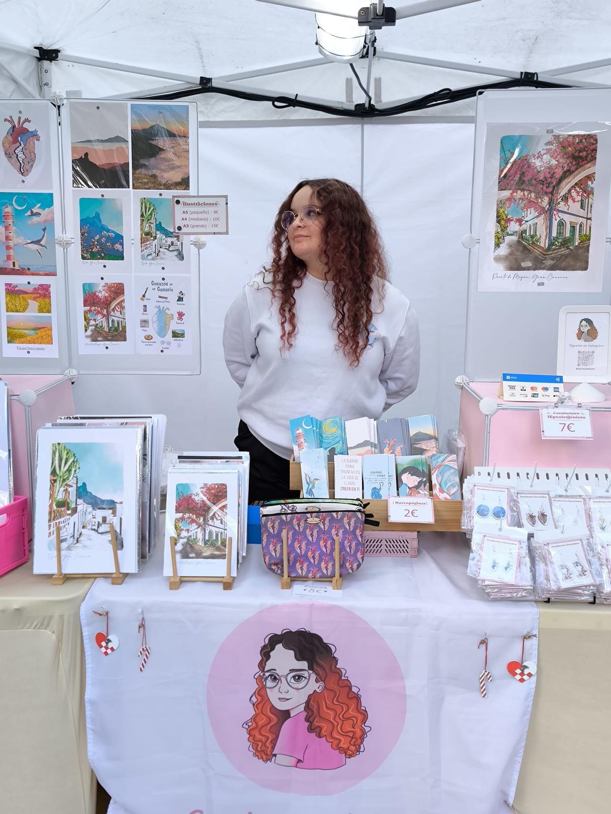 La ilustradora Cristina Chirino en un mercado.