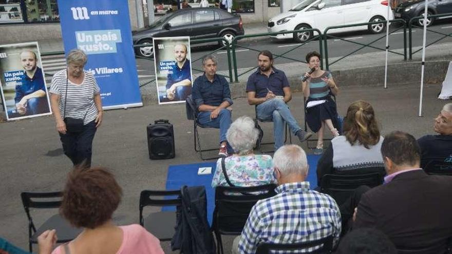 Los partidos reparten publicidad electoral en la ciudad coruñesa