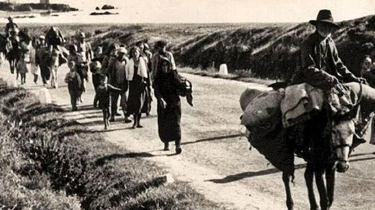 Éxodo de Málaga por la Carretera de Almería en febrero de 1937.