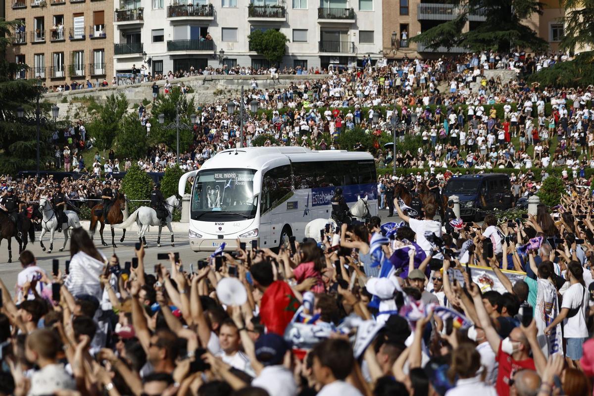 El Real Madrid celebra su 14ª Copa de Europa con su afición