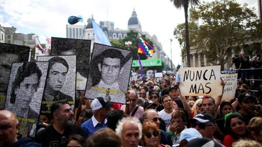 Una multitud recordó a las víctimas de la última dictadura militar