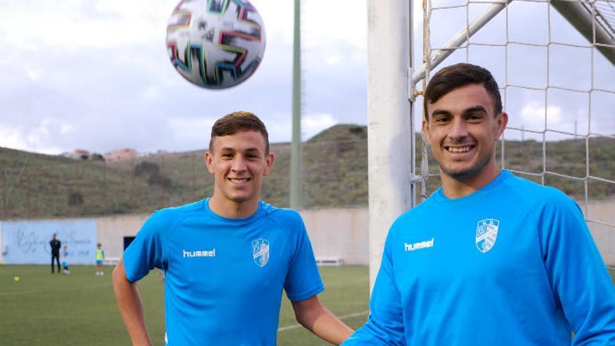 Los hermanos Aníbal y Asdrúbal Padrón, ayer, durante el entrenamiento de la UD Tamaraceite.