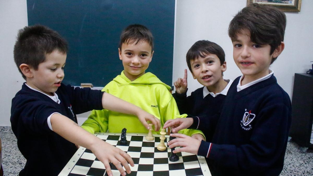 Los niños están encontrando en el ajedrez un estímulo muy positivo.