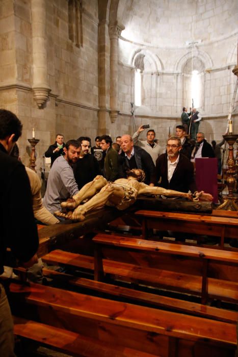 El descenso del Cristo de la Agonía