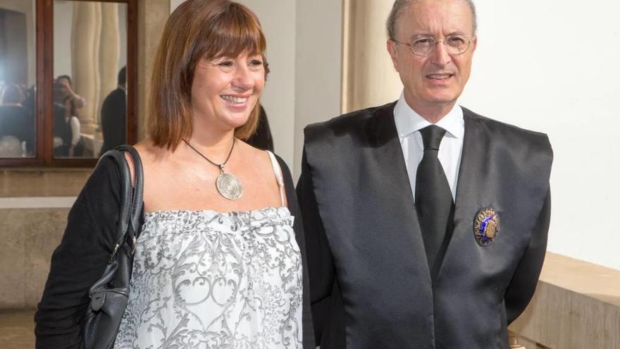 La presidenta del Govern Francina Armengol y el presidente del TSJB Antoni Terrasa.