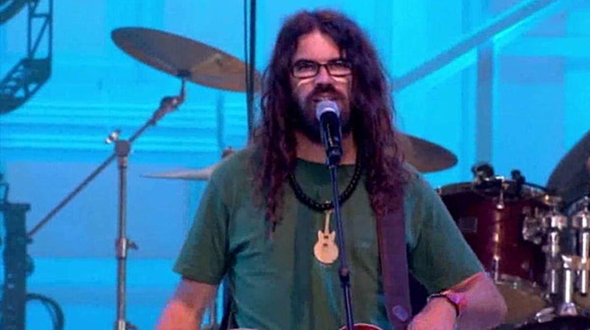 Gossos interpreten la cançó ’Corren’.