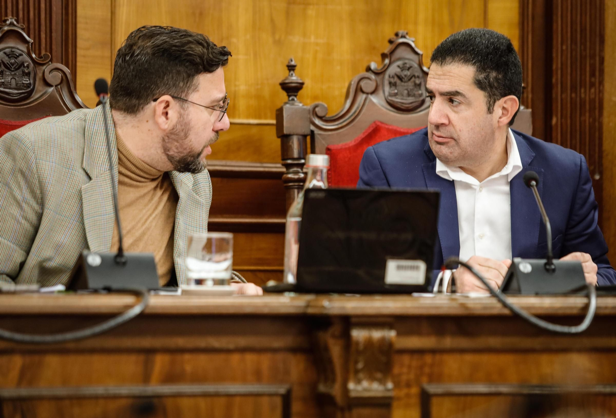 Imágenes del pleno de Alcoy
