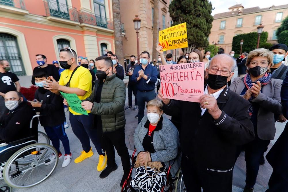 Hosteleros protestan en Murcia