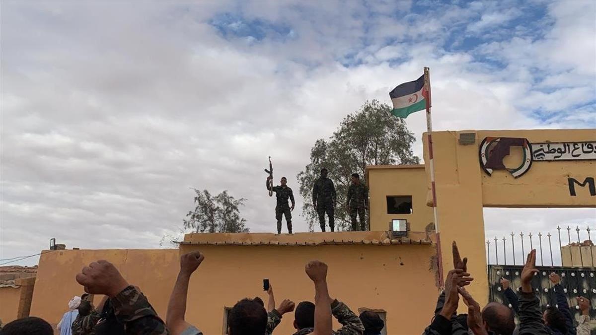 Simpatizantes del Frente Polisario en uno de los campos de refugiados saharauis en Rabuni, Argelia.