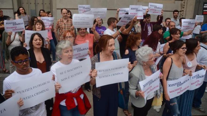 Pontevedra sale a la calle contra la libertad provisional para "La Manada"