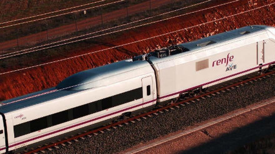 Corredor Mediterráneo: El tren Alicante-Barcelona tarda 15 minutos más que hace 20 años