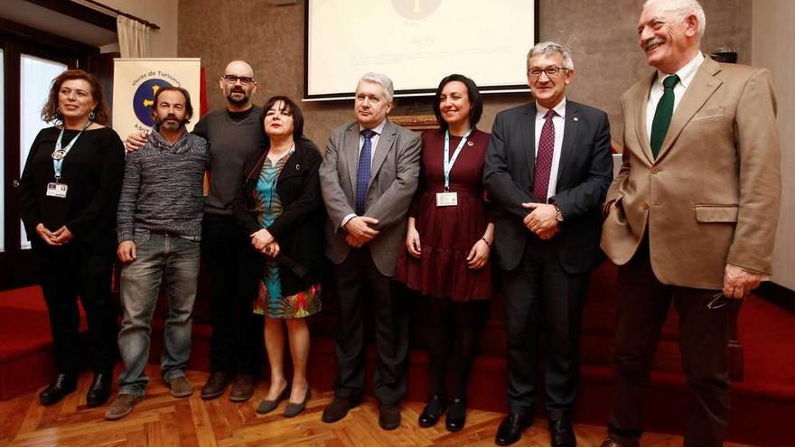 Premiados y autoridades, ayer, en el RIDEA.