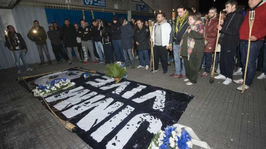 Imagen de un homenaje a Jimmy a las puertas de Riazor.