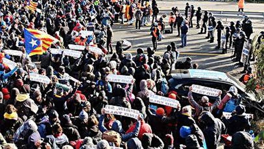 Bloqueig de 30 hores a la frontera, i després a Salt