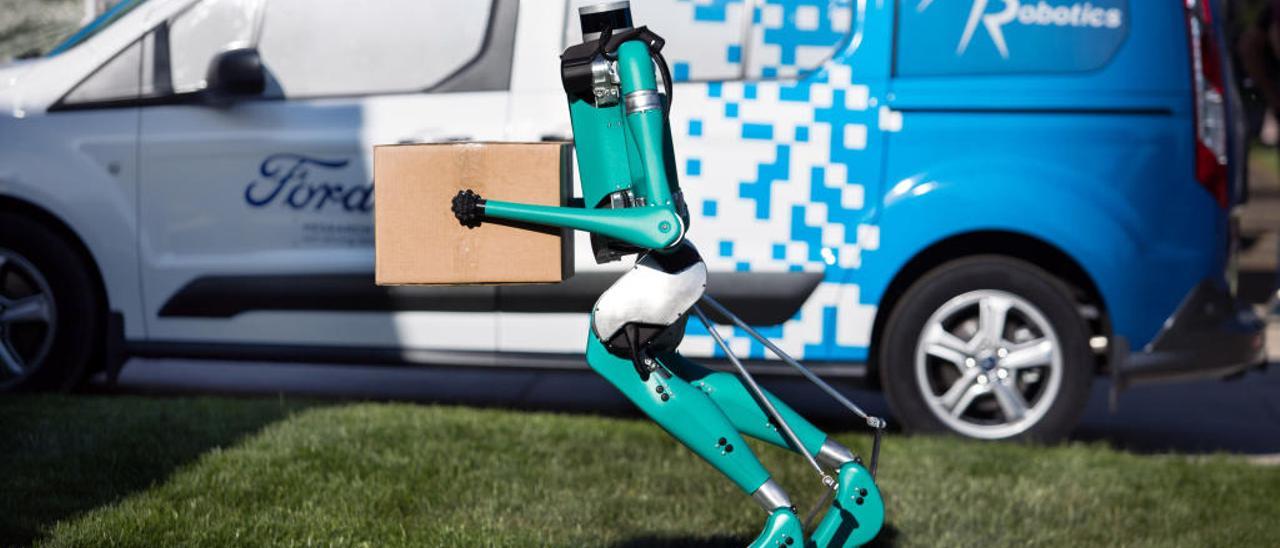 Un robot de Ford per a portar paquets a casa